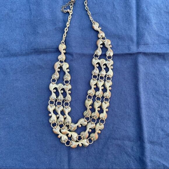 Dramatic serpentine rhinestone studded necklace - Picture 6 of 8